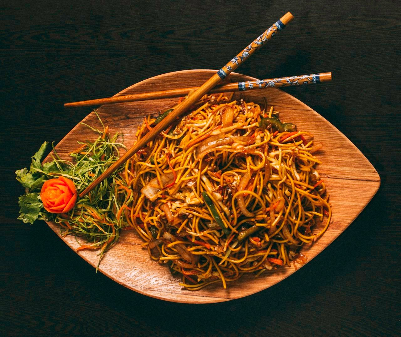 Stir-fried noodles with vegetables