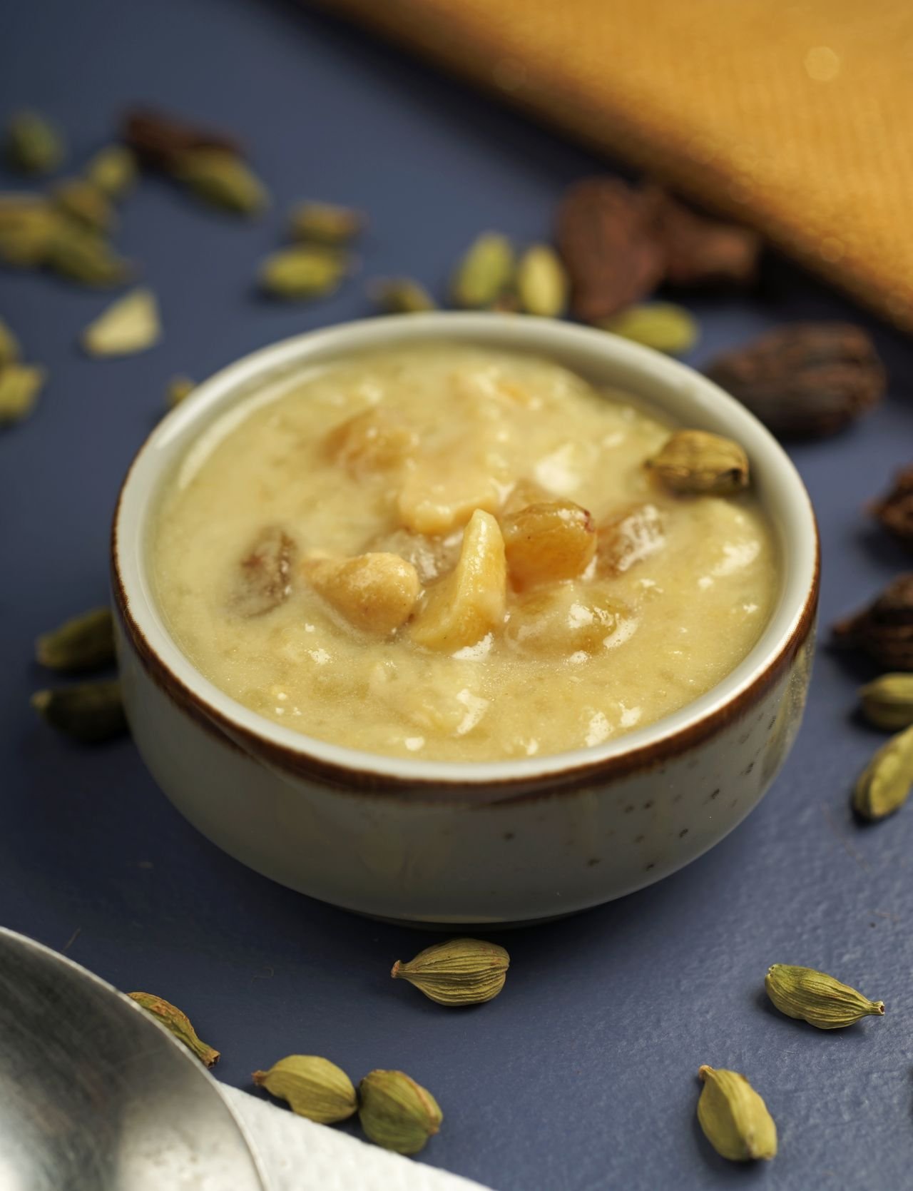 A bowl of creamy rice payesh garnished with nuts